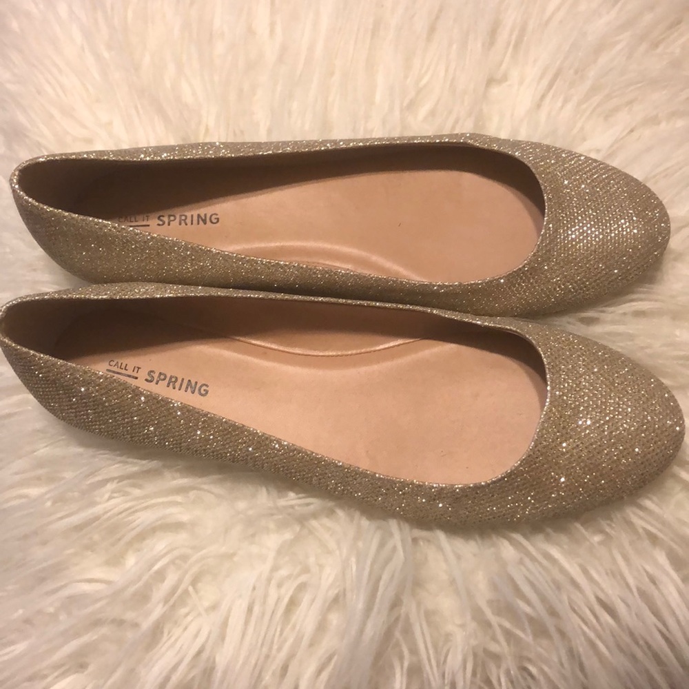 Gold glitter flats!✨